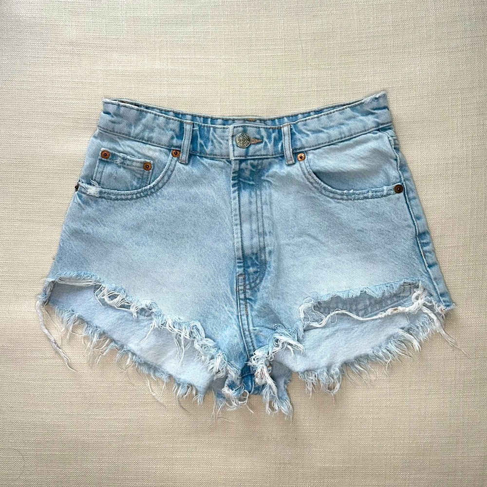 Zara Light Wash Frayed Hem Jean Shorts
